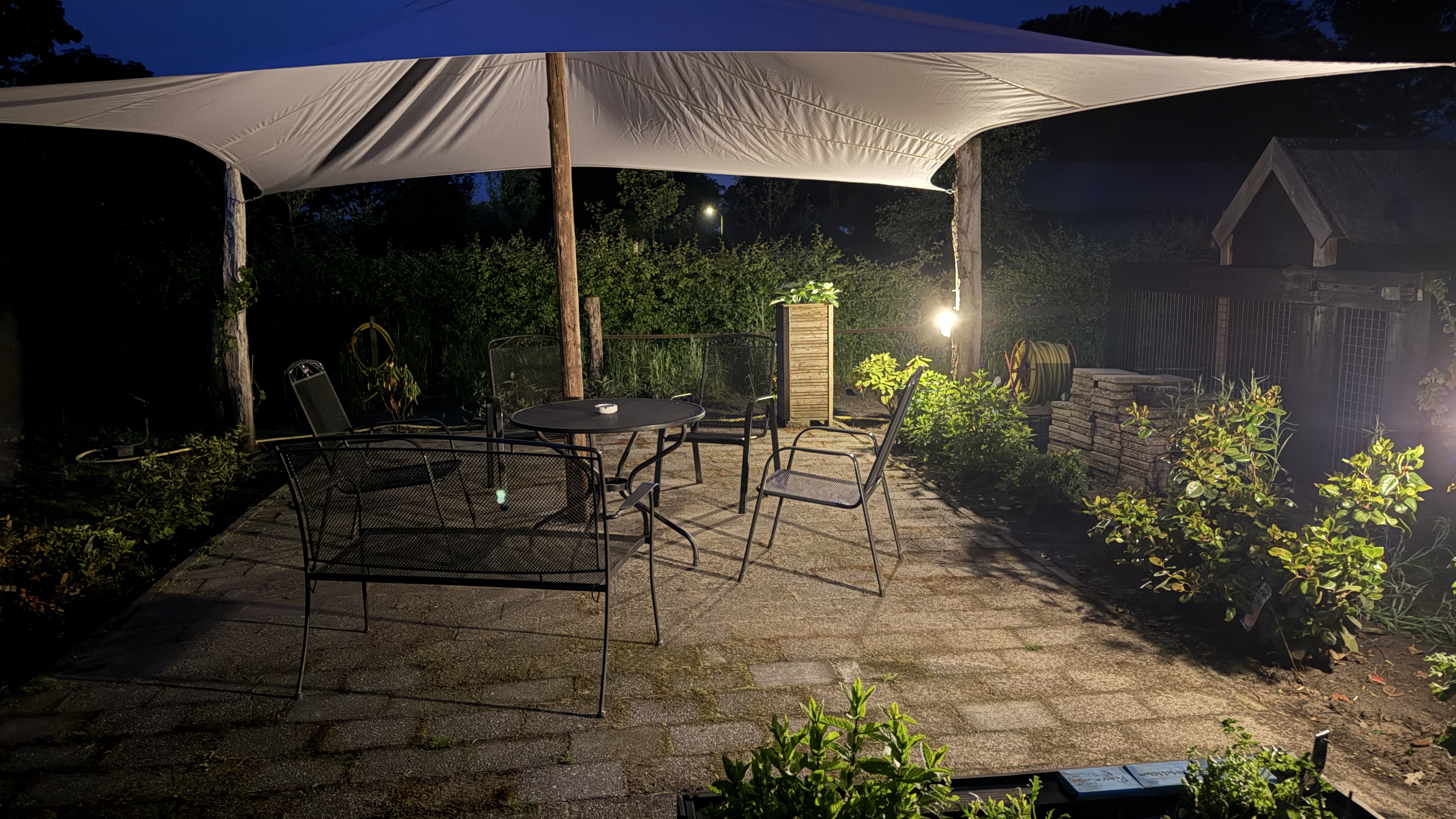 Tuin bij avond